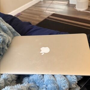 Apple MacBook Air (13in, Early 2015) 8GB RAM version, like new… barely used